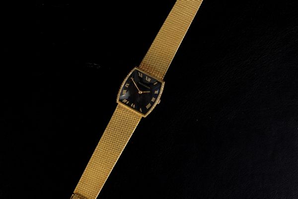 Jaeger-LeCoultre : Tonneau Classique in oro giallo 18k bracciale integrato quadrante nero lucido, carica manuale  - Asta Orologi da Polso - Associazione Nazionale - Case d'Asta italiane