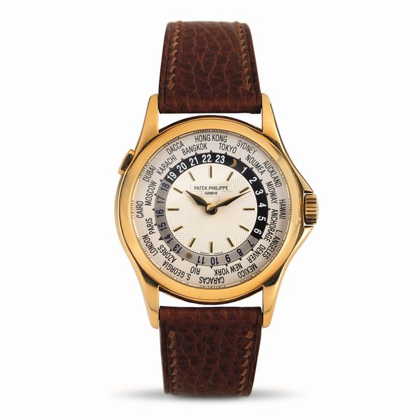 PATEK PHILIPPE : Raffinato ed attraente Worldtime ref 5110j in oro giallo, quadrante con lavorazione circolare Guilloch, disco con 24 fusi orari girevole azionato da pulsante a pressione ad ore 10  - Asta Orologi da Polso - Associazione Nazionale - Case d'Asta italiane