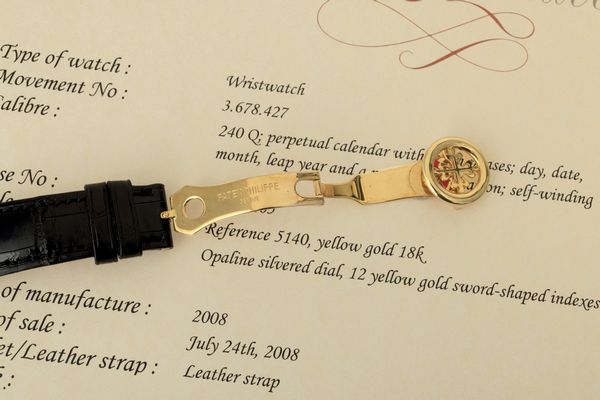 PATEK PHILIPPE : Orologio da polso ref 5140J calendario perpetuo in oro giallo 18k con indicazione dell'anno bisestile e fasi lunari, accompagnato da Estratto d'Archivio  - Asta Orologi da Polso - Associazione Nazionale - Case d'Asta italiane