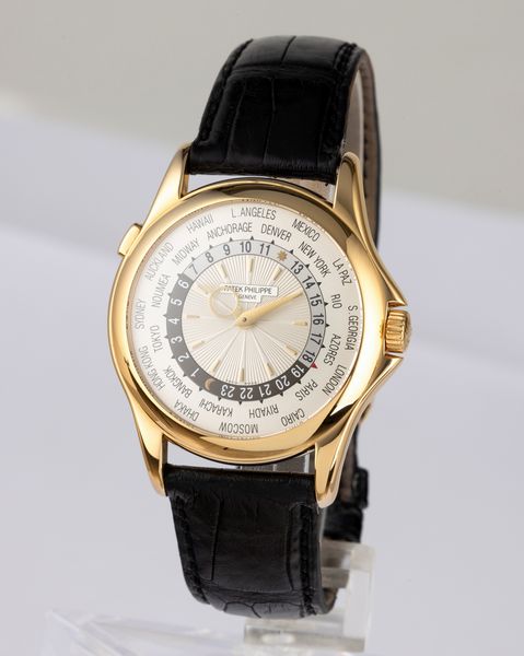 PATEK PHILIPPE : Elegante Worldtime ref 5130J in oro bianco 18k, disco girevole con 24 fusi orari azionabile tramite pulsante a ore 10  - Asta Orologi da Polso - Associazione Nazionale - Case d'Asta italiane