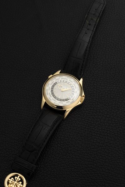 PATEK PHILIPPE : Elegante Worldtime ref 5130J in oro bianco 18k, disco girevole con 24 fusi orari azionabile tramite pulsante a ore 10  - Asta Orologi da Polso - Associazione Nazionale - Case d'Asta italiane