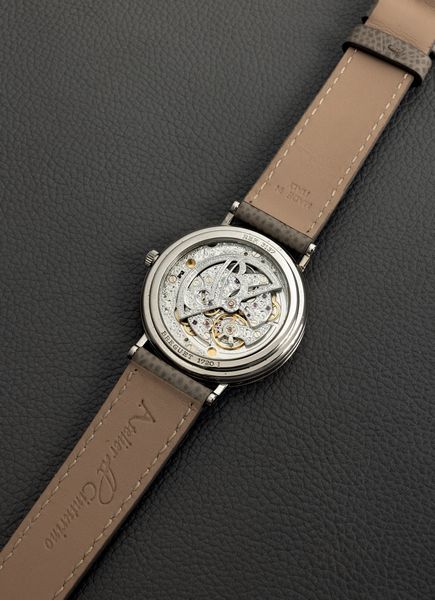 Breguet : Classique ref 3137 in oro bianco 18k con riserva di carica, fasi lunari e indicazione del giorno, fondello a vista con movimento cesellato a mano  - Asta Orologi da Polso - Associazione Nazionale - Case d'Asta italiane