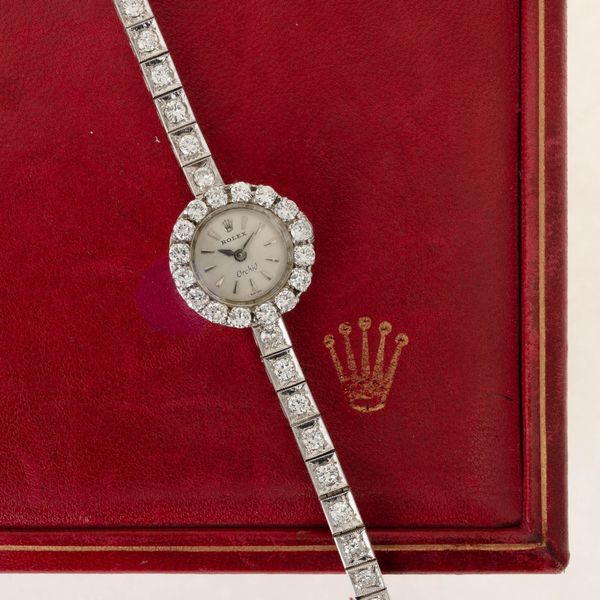 ROLEX : Orchid ref 9060 in oro bianco 18k impreziosito da 30 diamanti incastonati sul bracciale e 16 sulla corona, carica manuale accompaganto da scatola originale  - Asta Orologi da Polso - Associazione Nazionale - Case d'Asta italiane