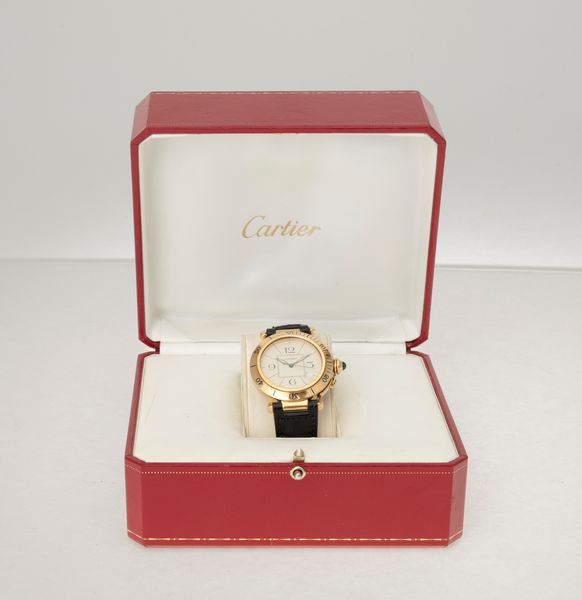 CARTIER : Pasha ref 1020 grande misura in oro giallo 18k, carica automatica con datario, completo di scatola e garanzia  - Asta Orologi da Polso - Associazione Nazionale - Case d'Asta italiane