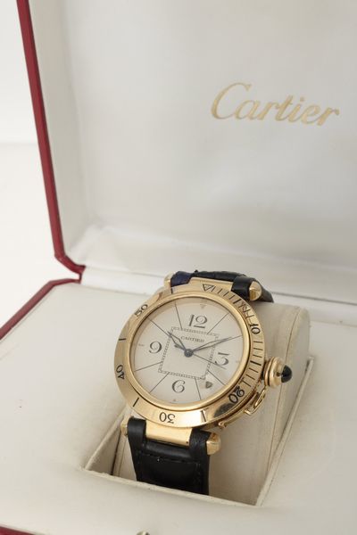 CARTIER : Pasha ref 1020 grande misura in oro giallo 18k, carica automatica con datario, completo di scatola e garanzia  - Asta Orologi da Polso - Associazione Nazionale - Case d'Asta italiane