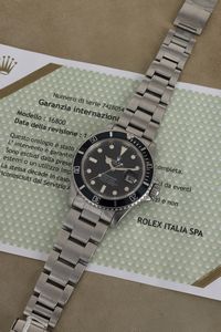 ROLEX : Raro Submariner ref 16800 transizionale in acciaio inossidabile con vetro zaffiro e quadrante nero opaco pallettoni, accompagnato da Service  - Asta Orologi da Polso - Associazione Nazionale - Case d'Asta italiane