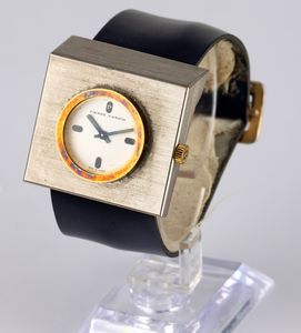 PIERRE CARDIN : Particolare orologio di design in acciaio a carica manuale, quadrante Argent e ghiera dorata  - Asta Orologi da Polso - Associazione Nazionale - Case d'Asta italiane