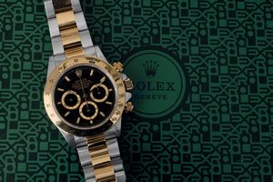 ROLEX : Cosmograph Daytona ref 16523 acciaio e oro, quadrante nero con contatori champagne e bracciale Oyster, ghiera tachimetrica accompagnato da scatola e garanzia  - Asta Orologi da Polso - Associazione Nazionale - Case d'Asta italiane