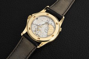 PATEK PHILIPPE : Elegante Worldtime ref 5130J in oro bianco 18k, disco girevole con 24 fusi orari azionabile tramite pulsante a ore 10  - Asta Orologi da Polso - Associazione Nazionale - Case d'Asta italiane