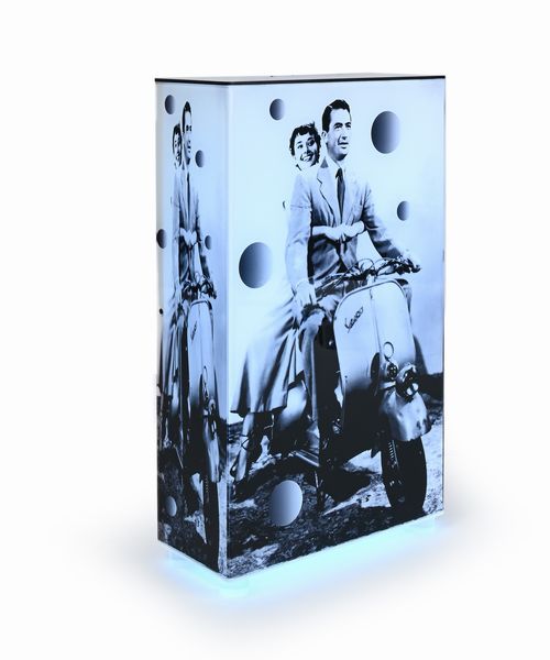 Riccardo di Mauro : Lampada in plexiglass Vacanze Romane  - Asta Design e arti decorative del XX secolo - Associazione Nazionale - Case d'Asta italiane