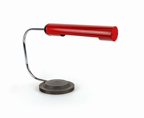 Lampada da tavolo con diffusore cilindrico in metallo smaltato rosso  - Asta Design e arti decorative del XX secolo - Associazione Nazionale - Case d'Asta italiane