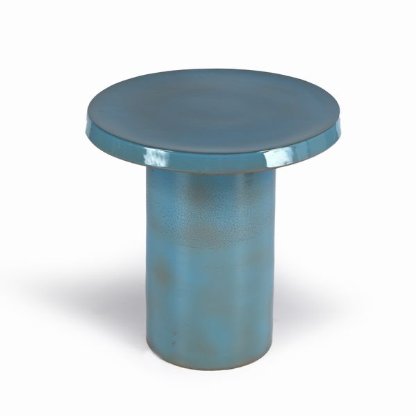 Tavolino in ceramica smaltata azzurra  - Asta Design e arti decorative del XX secolo - Associazione Nazionale - Case d'Asta italiane