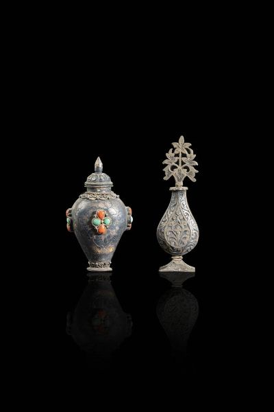 COPPIA DI SNUFF BOTTLE : Coppia di snuff bottle in argento  - Asta Arte Orientale  - Associazione Nazionale - Case d'Asta italiane