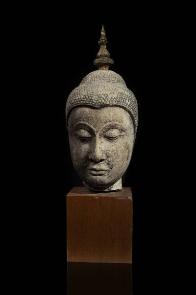 TESTA : Testa di Buddha in pietra  - Asta Arte Orientale  - Associazione Nazionale - Case d'Asta italiane