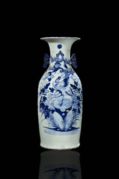 VASO : Vaso in porcellana bianca e blu  - Asta Arte Orientale  - Associazione Nazionale - Case d'Asta italiane