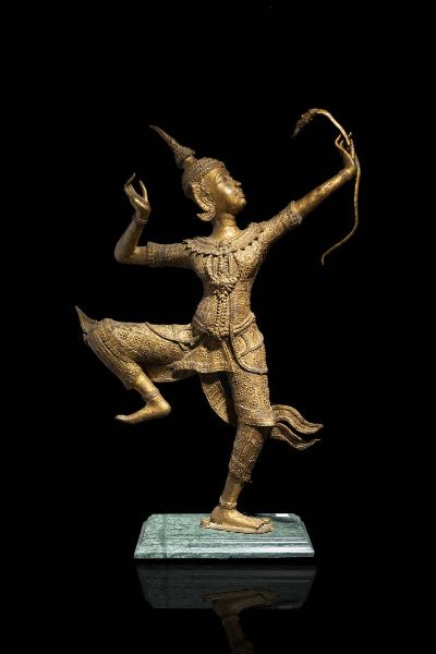 SCULTURA : Scultura rappresentante angelo in bronzo dorato  Thailandia  XIX sec H cm 66x44  - Asta Arte Orientale  - Associazione Nazionale - Case d'Asta italiane