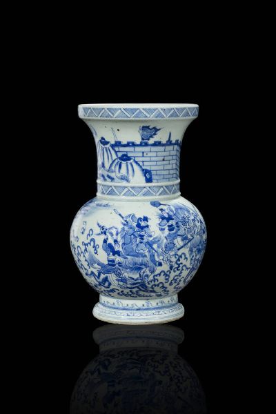 VASO : Vaso in porcellana bianca e blu  - Asta Arte Orientale  - Associazione Nazionale - Case d'Asta italiane