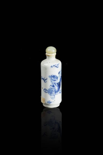 SNUFF BOTTLE : Snuff bottle in porcellana bianca e blu  - Asta Arte Orientale  - Associazione Nazionale - Case d'Asta italiane