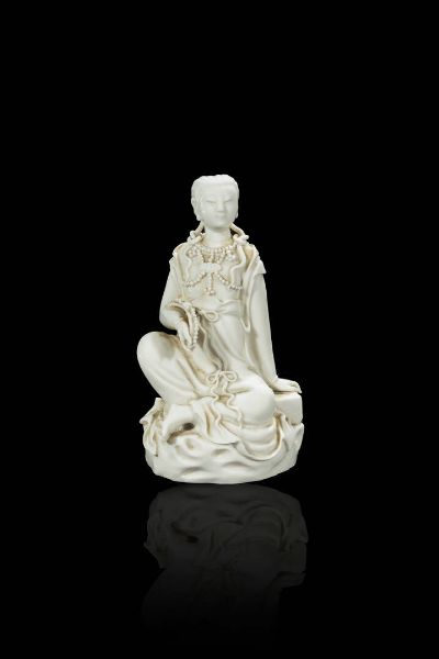 STATUINA : Blanc de Chine rappresentante Guanyin  - Asta Arte Orientale  - Associazione Nazionale - Case d'Asta italiane