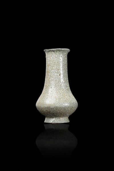 VASO : Vaso in porcellana Guan type  - Asta Arte Orientale  - Associazione Nazionale - Case d'Asta italiane