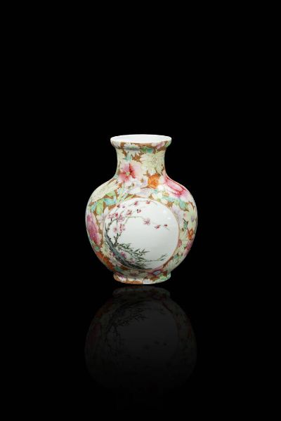 VASO : Vaso in porcellana Millefleurs  - Asta Arte Orientale  - Associazione Nazionale - Case d'Asta italiane