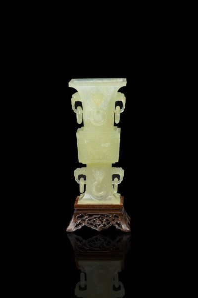 VASO : Vaso in giadeite di forma arcaica  - Asta Arte Orientale  - Associazione Nazionale - Case d'Asta italiane