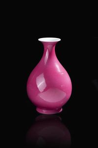 VASO - Vaso in porcellana monocroma color magenta