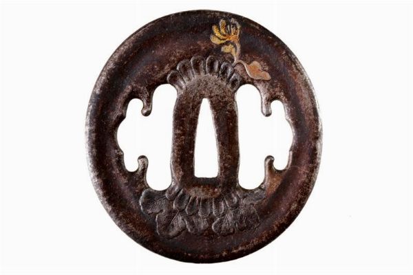 Bellissima tsuba di scuola Jingo  - Asta Una Vasta Selezione di Armi da Fuoco Americane - Associazione Nazionale - Case d'Asta italiane