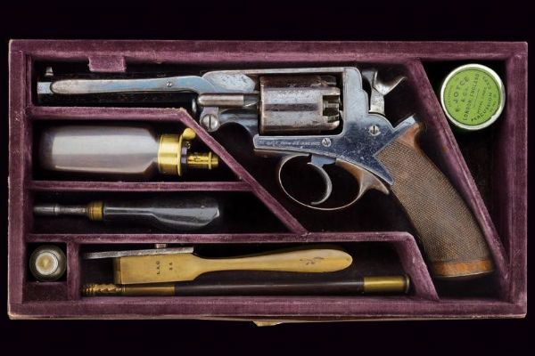 Revolver Adams a luminello in cassetta di Charles Ingram  - Asta Una Vasta Selezione di Armi da Fuoco Americane - Associazione Nazionale - Case d'Asta italiane