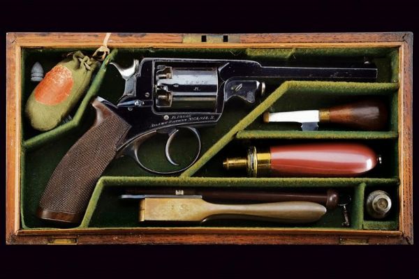 Raro revolver Adams a luminello in cassetta  - Asta Una Vasta Selezione di Armi da Fuoco Americane - Associazione Nazionale - Case d'Asta italiane