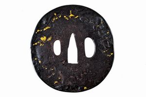 Bellissima tsuba della scuola Hamano  - Asta Una Vasta Selezione di Armi da Fuoco Americane - Associazione Nazionale - Case d'Asta italiane