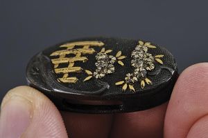 Fuchi-kashira di scuola Goto  - Asta Una Vasta Selezione di Armi da Fuoco Americane - Associazione Nazionale - Case d'Asta italiane