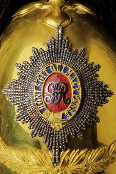 Raro elmo mod. 1871 da ufficiale del reggimento 2°Dragoon Guard (Queen's Bays)  - Asta Rare Armi Antiche e Militaria da tutto il mondo - Associazione Nazionale - Case d'Asta italiane