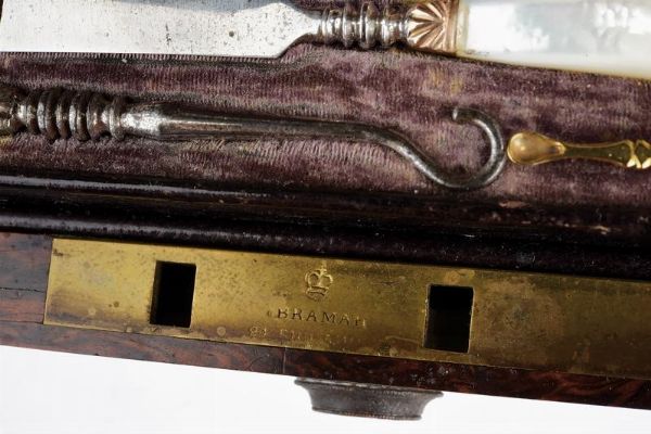 Set da toilette in argento ed oro probabilmente appartenuta al principe Adolfo, Duca di Cambridge  - Asta Rare Armi Antiche e Militaria da tutto il mondo - Associazione Nazionale - Case d'Asta italiane