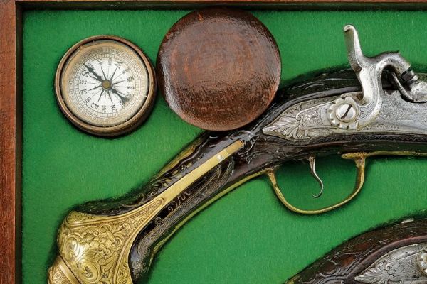 Paio di pistole ridotte a luminello in cassetta  - Asta Rare Armi Antiche e Militaria da tutto il mondo - Associazione Nazionale - Case d'Asta italiane