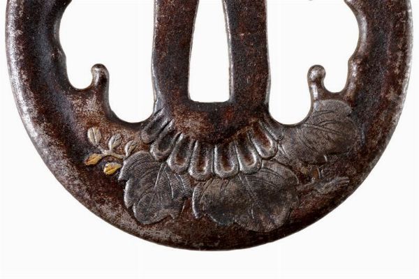 Bellissima tsuba di scuola Jingo  - Asta Rare Armi Antiche e Militaria da tutto il mondo - Associazione Nazionale - Case d'Asta italiane