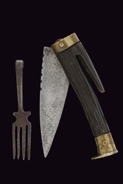 Raro coltello con forchetta  - Asta Rare Armi Antiche e Militaria da tutto il mondo - Associazione Nazionale - Case d'Asta italiane