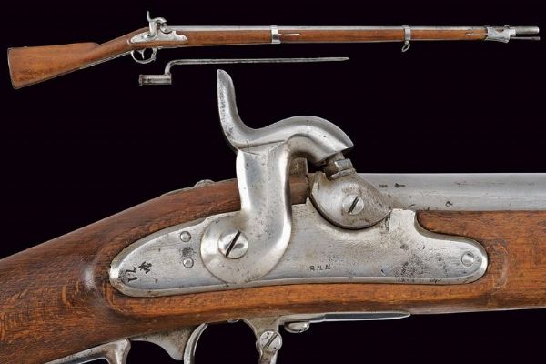 Fucile a luminello convertito da sistema Augustin con baionetta  - Asta Rare Armi Antiche e Militaria da tutto il mondo - Associazione Nazionale - Case d'Asta italiane