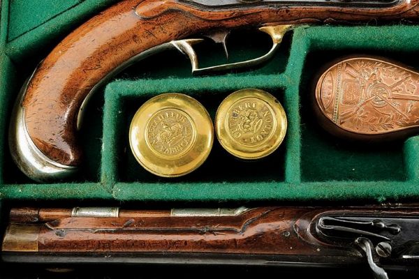 Paio di pistole a pietra focaia con fornimenti in argento  - Asta Rare Armi Antiche e Militaria da tutto il mondo - Associazione Nazionale - Case d'Asta italiane