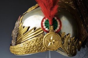 Raro elmo da Corazziere in tenuta di gala  - Asta Rare Armi Antiche e Militaria da tutto il mondo - Associazione Nazionale - Case d'Asta italiane