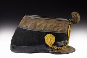 Shako da ufficiale d'Artiglieria  - Asta Rare Armi Antiche e Militaria da tutto il mondo - Associazione Nazionale - Case d'Asta italiane