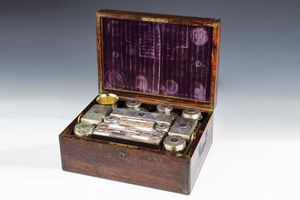 Set da toilette in argento ed oro probabilmente appartenuta al principe Adolfo, Duca di Cambridge  - Asta Rare Armi Antiche e Militaria da tutto il mondo - Associazione Nazionale - Case d'Asta italiane