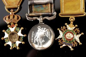 Barretta con quattro miniature  - Asta Rare Armi Antiche e Militaria da tutto il mondo - Associazione Nazionale - Case d'Asta italiane