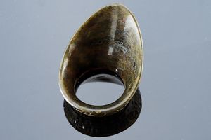 Anello da arciere  - Asta Rare Armi Antiche e Militaria da tutto il mondo - Associazione Nazionale - Case d'Asta italiane