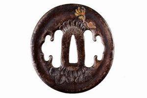 Bellissima tsuba di scuola Jingo  - Asta Rare Armi Antiche e Militaria da tutto il mondo - Associazione Nazionale - Case d'Asta italiane