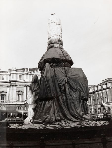 Anonimo : Christo, Piazza della Scala Milano  - Asta Testimonianze Contemporanee: Documenti, Libri, Fotografie e Opere d'Arte - Associazione Nazionale - Case d'Asta italiane