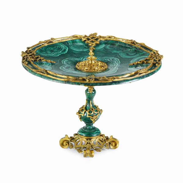 Grande tazza in malachite e bronzo dorato. Russia o Italia, XIX secolo  - Asta Dimore Italiane - Associazione Nazionale - Case d'Asta italiane