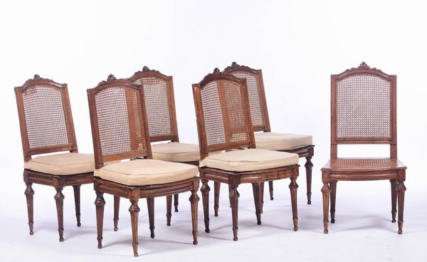 Sei sedie in stile Luigi XV in noce, XIX secolo  - Asta Antiquariato - Associazione Nazionale - Case d'Asta italiane