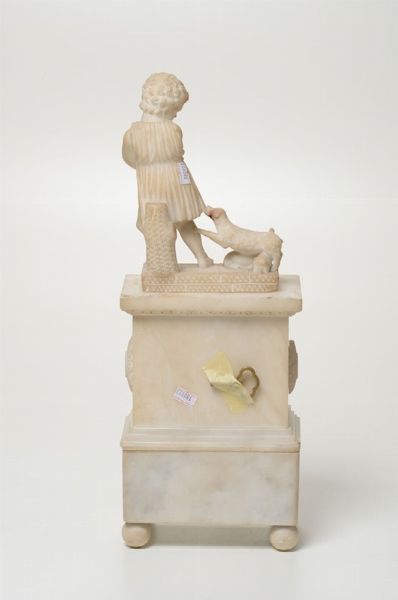 Pendola da tavolo in marmo bianco, XIX secolo  - Asta Antiquariato - Associazione Nazionale - Case d'Asta italiane