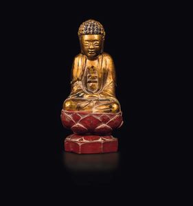 Figura di Amitayus seduto su loto in legno laccato e dorato, Cina, XIX secolo  - Asta Antiquariato - Associazione Nazionale - Case d'Asta italiane